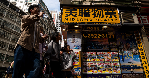 “身分危机”导致楼市下行 香港房产价值缩水1.2兆